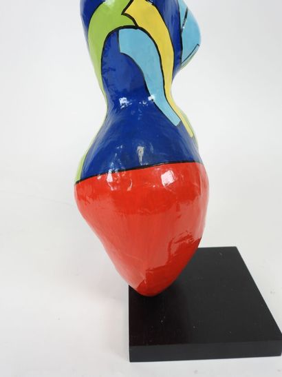 École du XXe.
Femme.
Sujet en papier mâché...