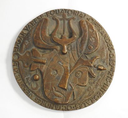 Roger BEZOMBES (1913-1994)
Edgar Varese.
Médaille...
