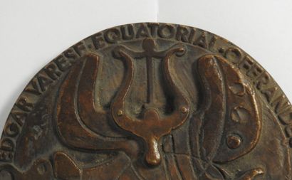 Roger BEZOMBES (1913-1994)
Edgar Varese.
Médaille...