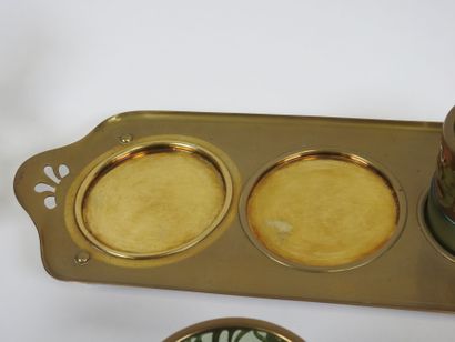 Nécessaire de fumeur en laiton et verre comprenant...