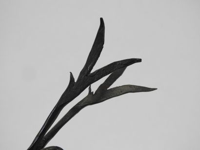 Cerf et serpent en fer forgé laqué noir.
Travail...