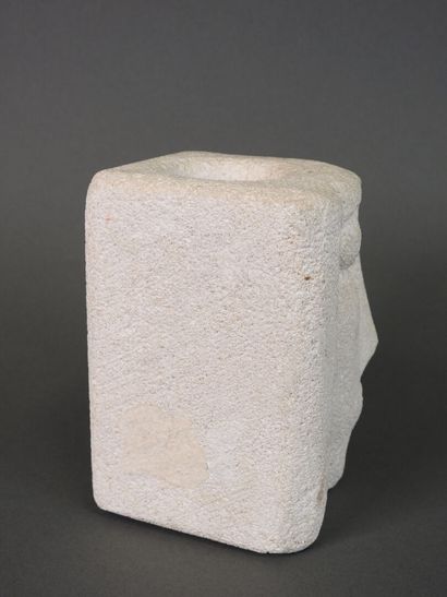 Albert TORMOS (XXème siècle).
Pot en pierre...