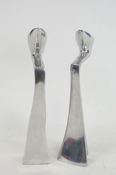 Matthew HILTON (né en 1957).
Paire de bougeoirs...