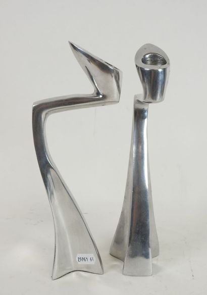 Matthew HILTON (né en 1957).
Paire de bougeoirs...