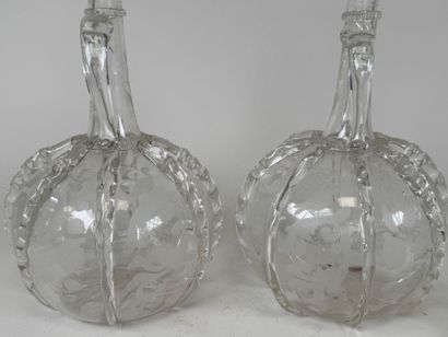Deux bouteilles en verre soufflé à décor...
