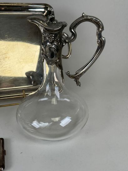 Silver-plated metal lot including :
- a glass...