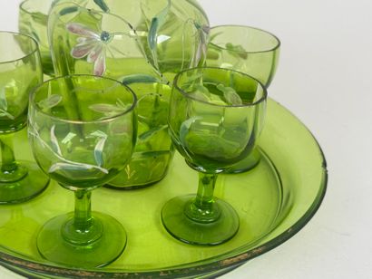 Service à liqueur en verre émaillé décoré...