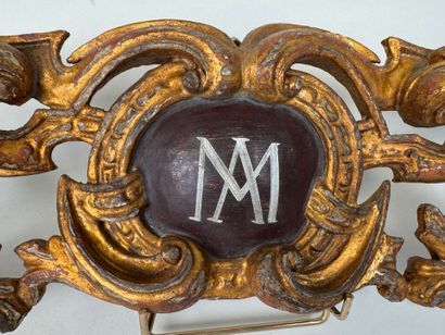 Élément bois sculpté et ajouré à décor feuillagé,...