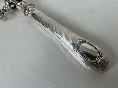 Serre-gigot en acier et argent fourré guilloché...