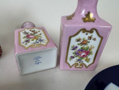 Lot comprenant :
- trois pots couverts en...