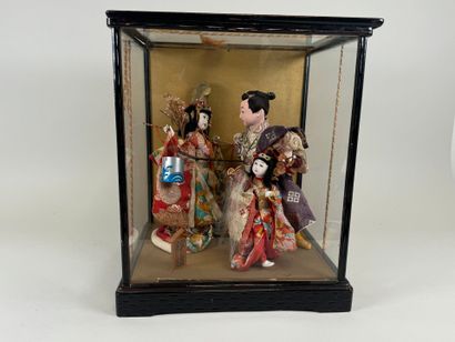 JAPON, XXe.
Diorama en bois laqué et verre...