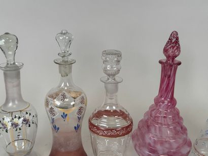 Six carafons en verre à décor émaillé et...