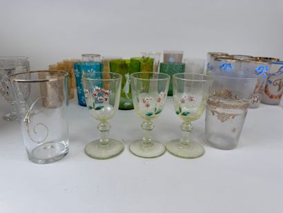 Collection de 38 verres de communion ou verre...