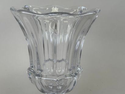 VANNES.
Vase en cristal sur piédouche.
H....