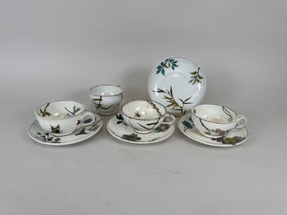 GIEN. 
Paire de tasses en faïence fine à...