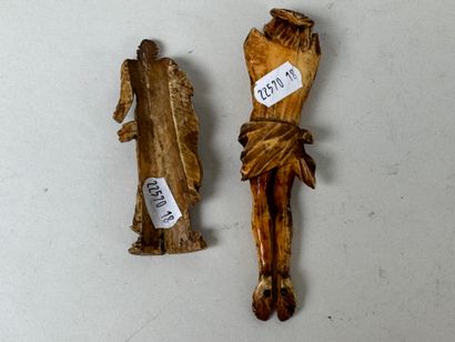 Lot comprising a Christ and a Saint in carved...