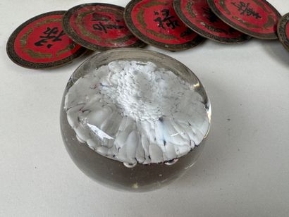 Lot d'objets de vitrine comprenant :
- une...