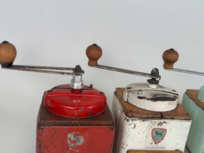 PEUGEOT Frères.
Trois moulins en bois et...