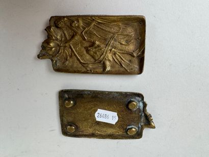 Paire de vide-poches en bronze à décor ciselé...
