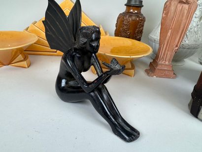 Lot comprenant :
- SAINT CLEMENT.
Garniture...