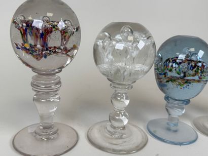 Six boules sulfure ou presse-papiers en verre...