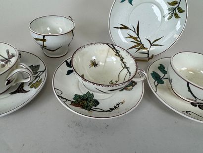 GIEN. 
Paire de tasses en faïence fine à...