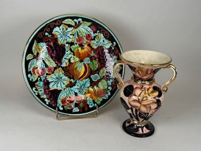 VALLAURIS.
Vase balustre sur piédouche à...