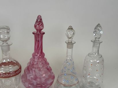 Six carafons en verre à décor émaillé et...