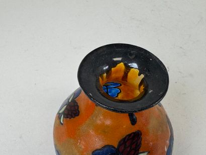 GUENOIT à Paris (?).
Petit vase en verre...
