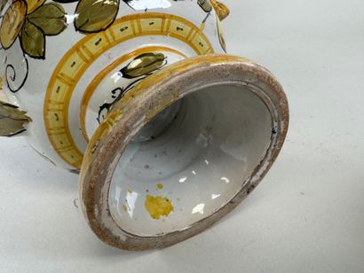 ASIE, XXe.
Vase bouteille en céramique bleue...