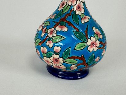 LONGWY.
Small polychrome earthenware soliflore...