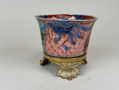 ASIE, XXe.
Petit cache-pot en porcelaine...
