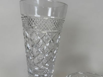 Lot en cristal taillé comprenant une coupe...