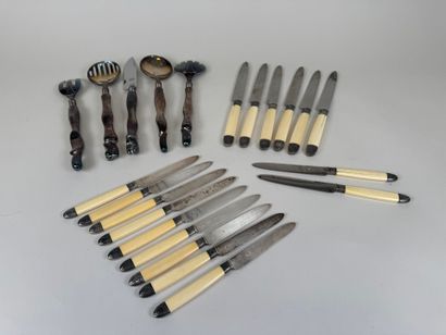 Set of 9 ivory and metal fruit knives, silver...