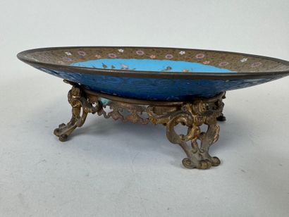 Japon, début XXe. 
Coupe circulaire en émaux...