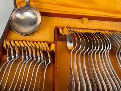 Partie de ménagère en métal argenté, modèle...