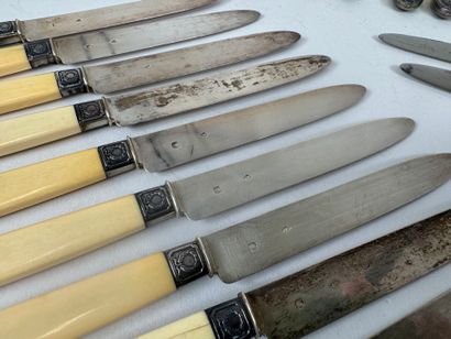 Set of 9 ivory and metal fruit knives, silver...