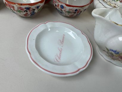 Important lot of polychrome and gold porcelain...