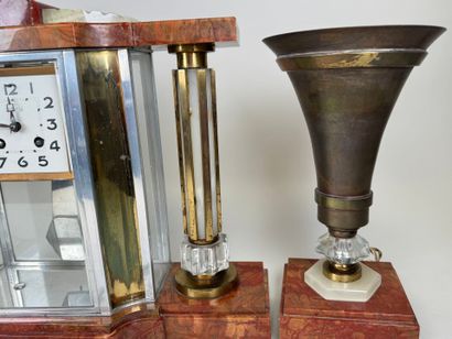 IDEAL France.
Garniture de cheminée en onyx,...