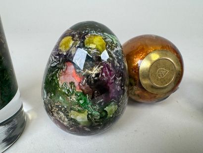 Set includes:
FINE LAQUER.
- a cylindrical...