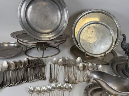 Lot of silver-plated or pewter platerie (some...