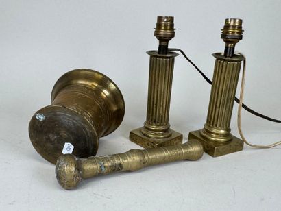 Lot comprenant :
- un mortier et son pilon...