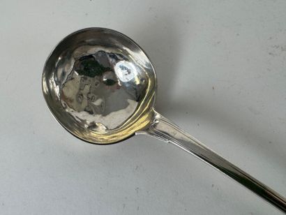 Louche en argent, modèle à filets, le revers...