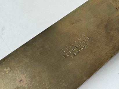 SEGAUD in Courbevoie (Seine).
Brass medicine...