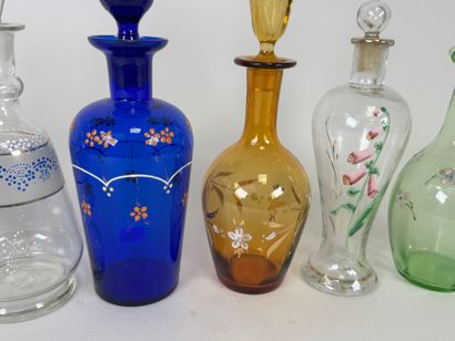 Six carafons ou carafes certaines partiellement...