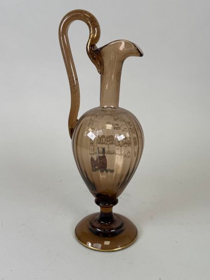 Pichet en verre coloré à décor émaillé marqué...