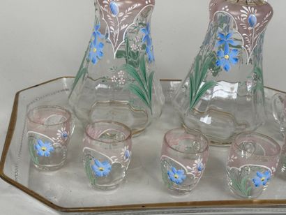 Service à liqueur en verre émaillé décoré...