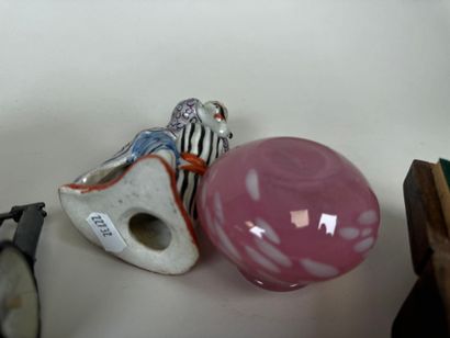 Lot d'objets de vitrine comprenant :
- une...