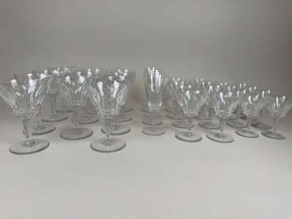 BACCARAT.
Partie de service de verres en...