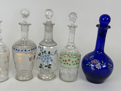 Six carafons en verre à décor émaillé et...